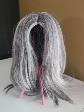 Gray Ombre Synthetic Women's Wig - Stylish Silver Tones